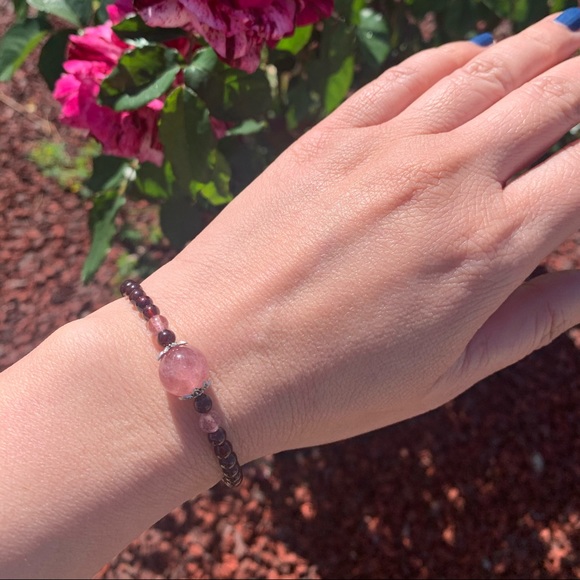 Crystal Bracelet - Garnet and Strawberry Quartz - Picture 2 of 5